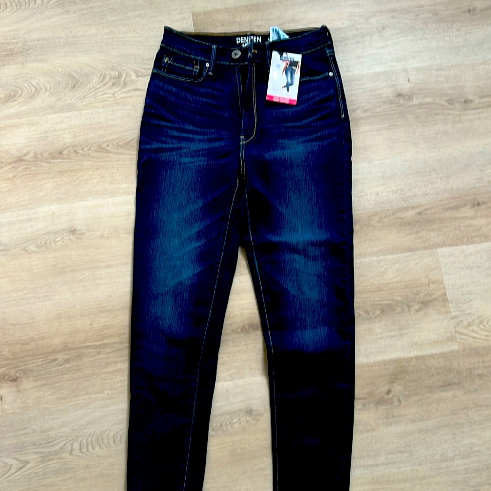 Levi’s Denizen Jeggings- New with tags. Size 5 W27